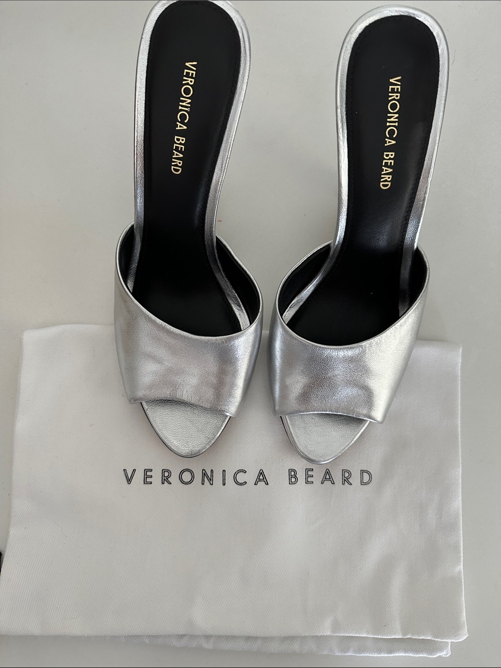 New Veronica Beard Leather Shoes. Silver. Size 6.